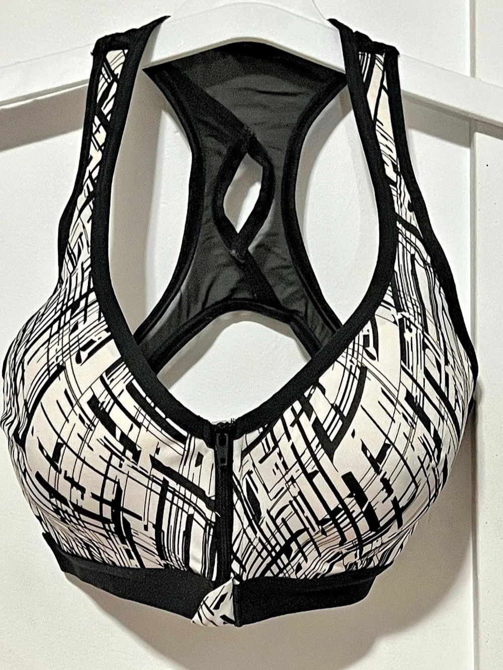Geometric Racerback Sports Bra in White & Black Like New
